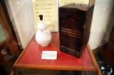 大澤酒造民族資料館　創業当時の酒が詰められた秘蔵元禄の壺　昭和44年に280年ぶりに開栓され、酒の成分が分析されました。